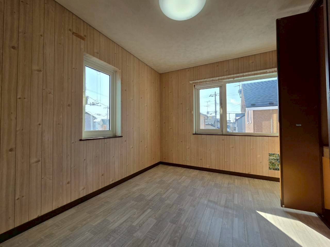 文苑2丁目　中古住宅の洋室