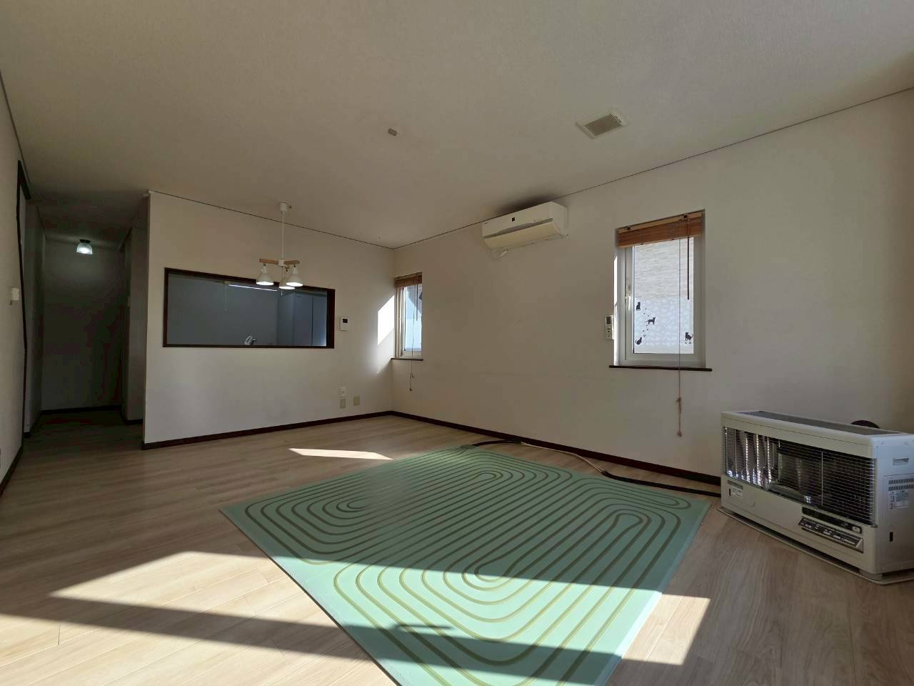 文苑2丁目　中古住宅の居間・リビング