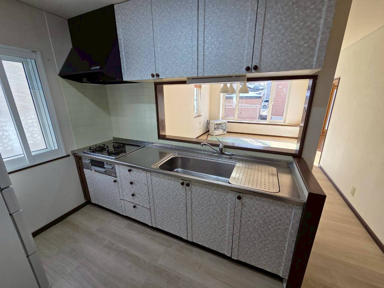 文苑2丁目　中古住宅のキッチン