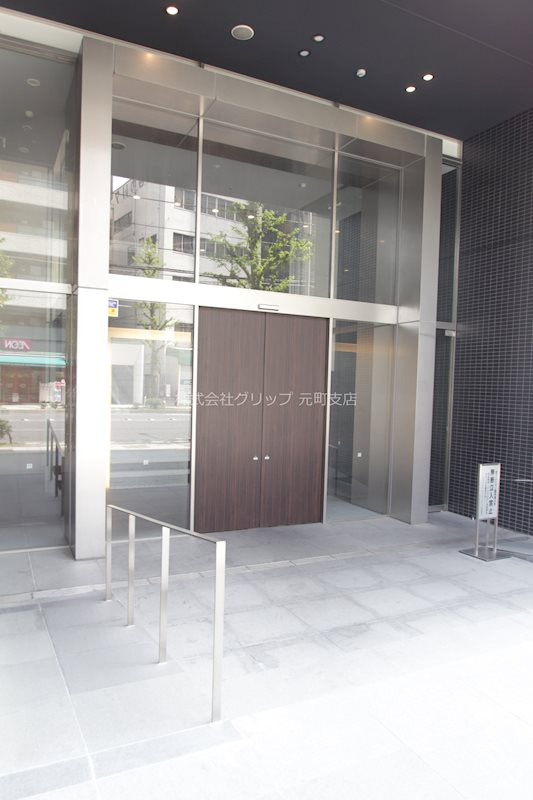 ZOOM横浜SQUAREのエントランス