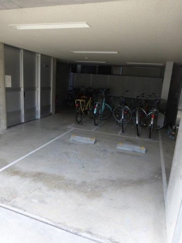 アルテシモリンクコモドの駐車場