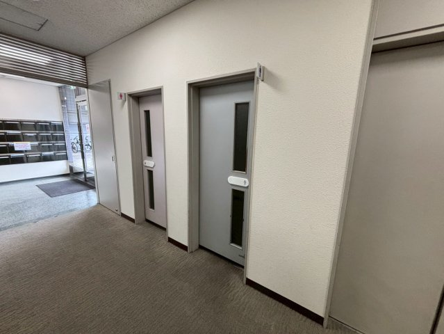 岡崎東ビルのロビー