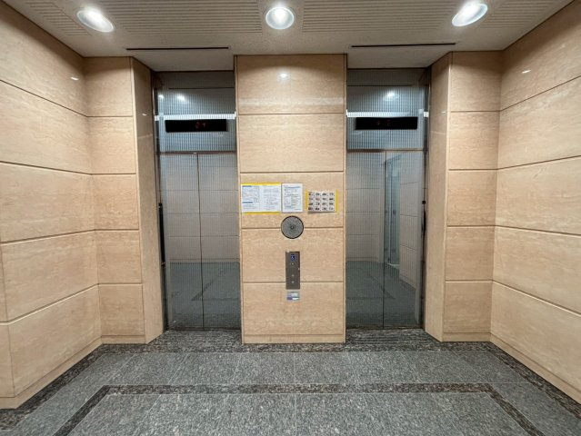 岡崎東ビルのロビー
