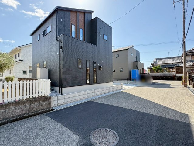 一宮東町１号棟　新築戸建てのその他|落ち着いたブラック外観が印象的なスタイリッシュな住まい。周辺は落ち着いた住宅街で、ゆったりとした暮らしが叶う住環境です。