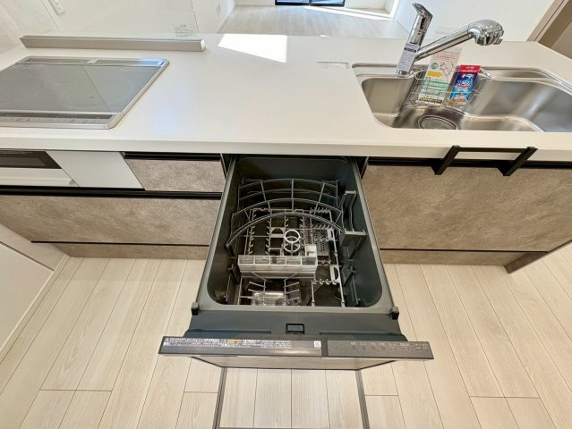 一宮東町１号棟　新築戸建てのキッチン|食器洗い乾燥機付きのキッチン。家事の負担を軽減し、忙しい毎日の後片付けもスムーズに行えます。