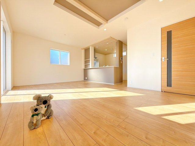 【居間・リビング】 | 高崎市箕郷町上芝　新築住宅 | 窓を開けるとスッーと爽やかな風を感じるリビング。家族の笑顔が集まる幸せな空間。