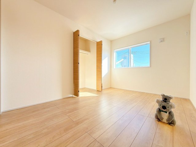 【洋室】 | 高崎市箕郷町上芝　新築住宅 | 広さはお子様の勉強部屋にも適した広さ！
勉強机や本棚などの家具を置いてもフリースペースも確保することができます。