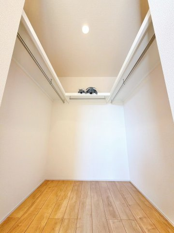 【収納】 | 高崎市箕郷町上芝　新築住宅 | 家族それぞれの持ち物をしっかりしまえる収納スペースを確保。ウォークインクローゼットがあるのでいつでもお部屋広々、気持ちよく過ごせます。