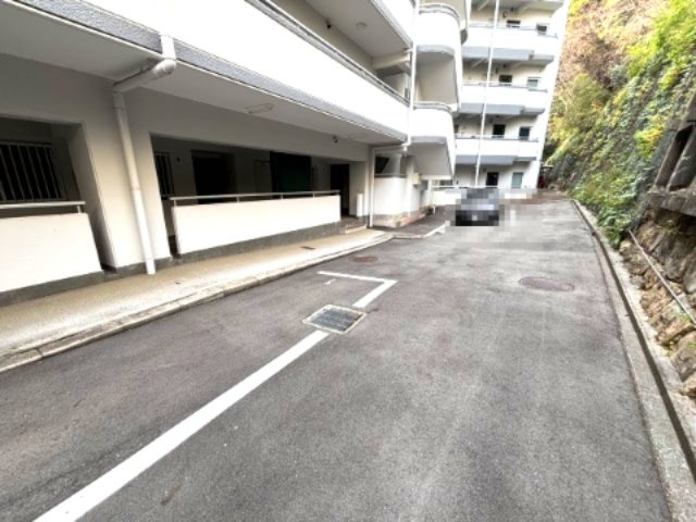 メゾンドカスカード六甲の駐車場