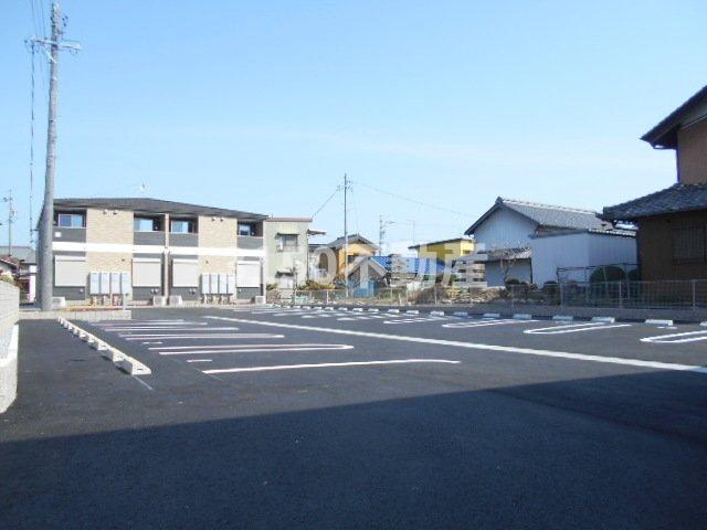 グラン・スイート　Ⅱの駐車場