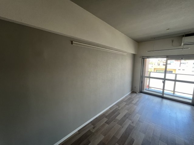 ラウンドタワーオペリアの居間・リビング