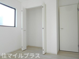 【洋室】 | 郡山市安積町笹川新築一戸建て2棟 | 落ち着いた色調の洋室です