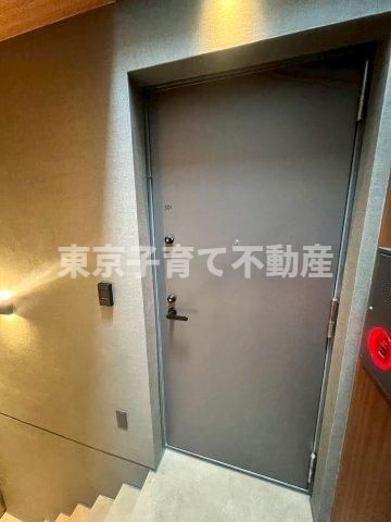 アローズ茗荷谷の玄関