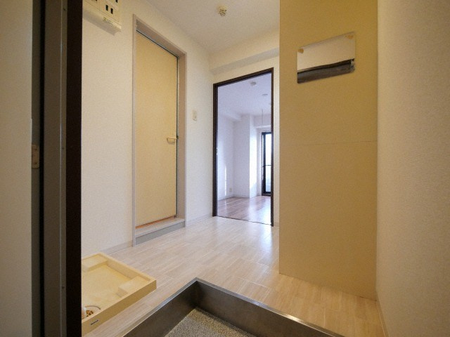 ミストラル本町ウエストの玄関