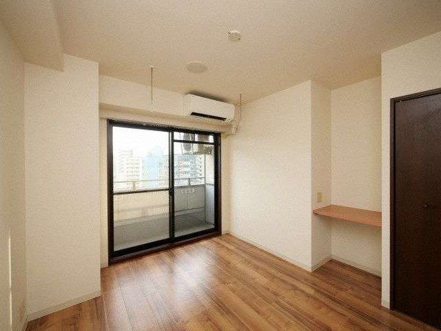 ミストラル本町ウエストの居間・リビング