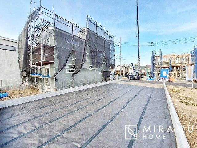 【外観】 | 運転が不安な方も安心な前面道路、きちんと幅員のある道路は女性にも安心です。整備されている道路は気持ちも良いですね♪
