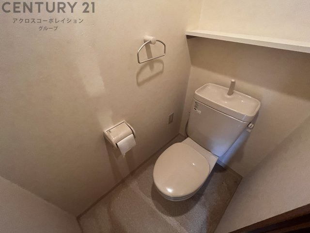 掃除のしやすいシンプルなトイレです♪