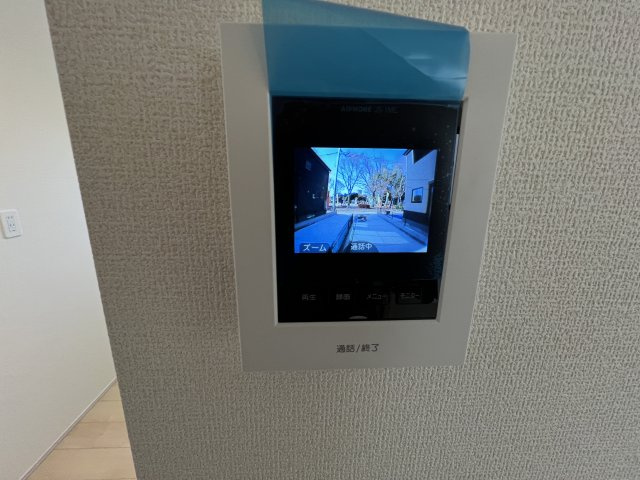 羽村市小作台4丁目　新築戸建全6棟のセキュリティ|モニター付きインターホンあり。急な来客でも室内から顔が確認できると安心ですよね。