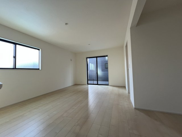 羽村市小作台4丁目　新築戸建全6棟の居間・リビング|どんなインテリアもOK！シンプルな造り、お好きなインテリアも選びたいですね☆