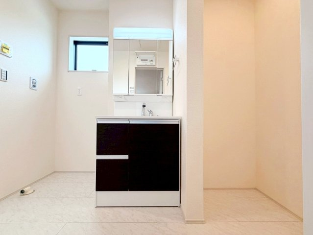 牧之原市静波／2期　新築戸建の独立洗面台