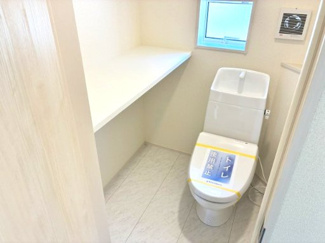 【トイレ】 | 大津市雄琴5丁目11　新築戸建 | 2026年5月撮影、二階にもトイレがあります