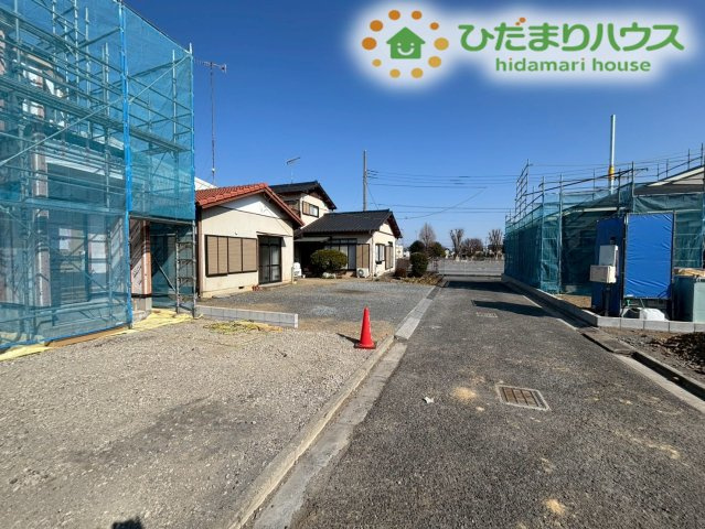 深谷市上柴町東　新築一戸建て　グラファーレ　02の前面道路含む現地写真