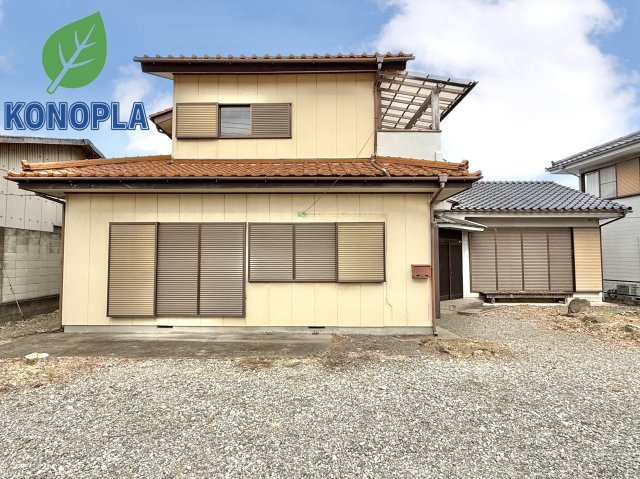 【中古戸建】桐生市相生町3丁目の外観|■外観｜いまのアパート生活で走り回るお子さんを怒ってしまった経験はありませんか？走り回ることもジャンプすることも子どもの習性です！庭付き一戸建てならお子さまも思いっきり遊べます(^^)