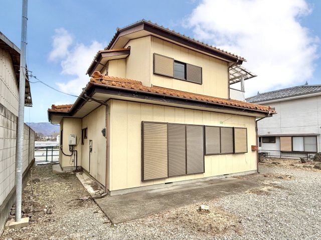 【中古戸建】桐生市相生町3丁目の外観|■外観｜雨戸シャッター付きなので防犯面も安心♪