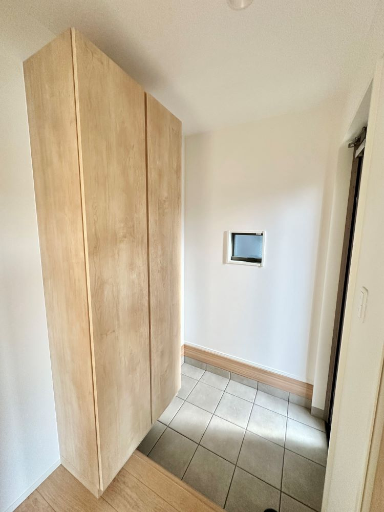 高知市与力町建売の玄関