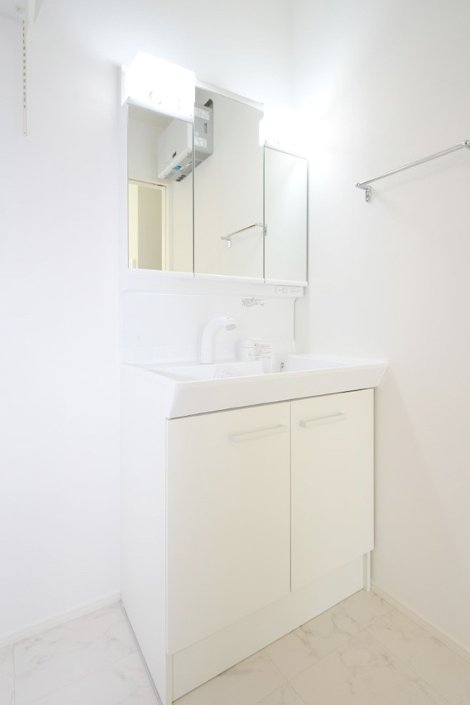 高知市与力町建売の独立洗面台