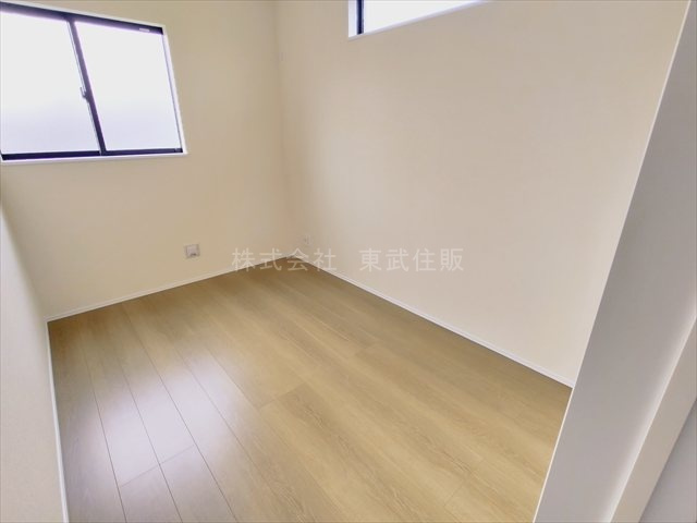 【洋室】 | 志木市中宗岡２丁目　全１棟 | 洋室4.37帖、個人の部屋や寝室として使える洋室です