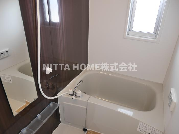 コーポ小谷ヶ丘の浴室|追い焚き機能を完備◇