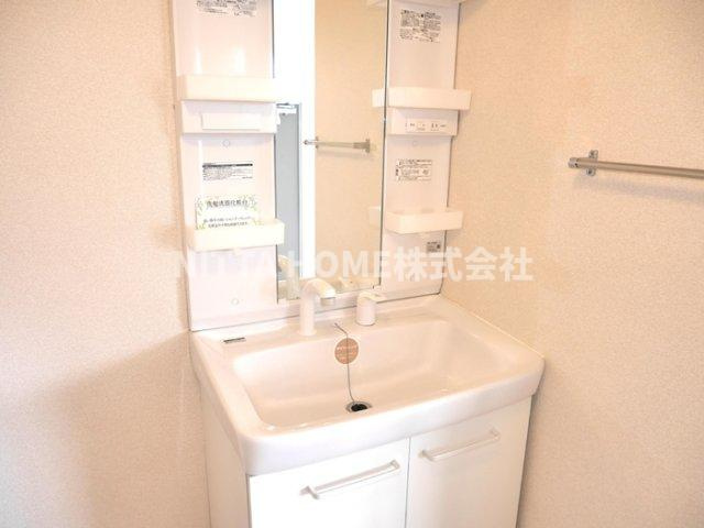 コーポ小谷ヶ丘の洗面所|シャワー付きの洗面化粧台もあります★