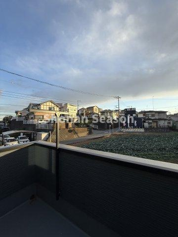 【バルコニー】 | 心地の良い陽光溢れる南向きバルコニーは洗濯物やお布団が干す事ができ、気持ちよく乾くのが嬉しいですね。