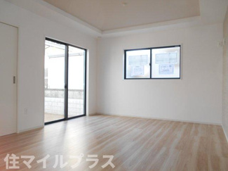 【居間・リビング】 | 郡山市安積町笹川新築一戸建て2棟 | こちらの居間で趣味の時間をお楽しみください