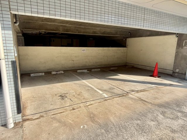 ノーブル今在家の駐車場