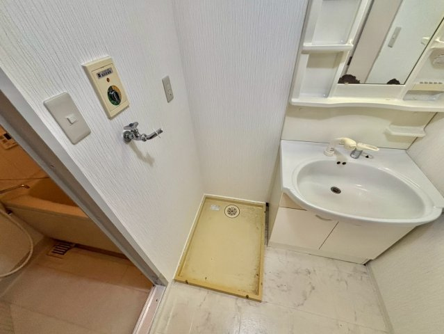 ノーブル今在家の洗面所