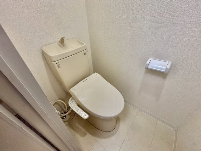 ノーブル今在家のトイレ