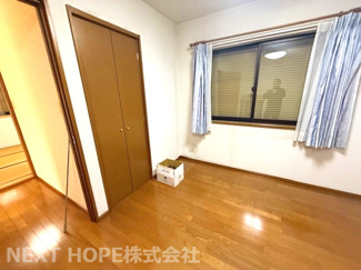 【洋室】 | 尼崎市菜切山町中古戸建 | ２階洋室8.7帖です♪クローゼットも設けられております！！