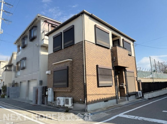 【外観】 | 尼崎市菜切山町中古戸建 | 平成１０年３月建築！南西角地で明るく開放的です！！お好きなリフォームを楽しんでみませんか？ぜひご検討ください！！