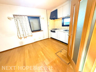 【居間・リビング】 | 尼崎市菜切山町中古戸建 | １階LDKは約8.7帖です♪たいへん丁寧に使用されておりました！いつでもご見学できます♪お気軽にネクストホープ不動産販売までお問い合わせを！