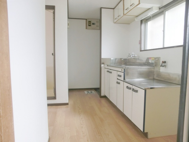 児玉ハイツの居間・リビング|キッチンスペース。