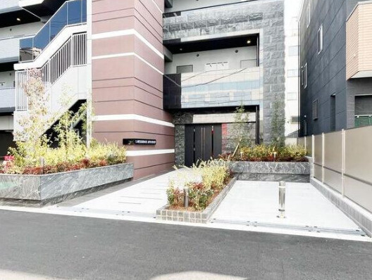 S-RESIDENCE城東SEVERのエントランス