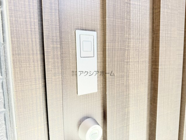 入間市下藤沢５丁目・全13棟　新築一戸建　1号棟　の玄関|高い防犯性と利便性のカードキーで楽々開錠♪