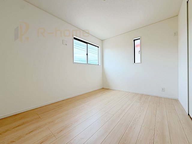 つくば市高見原第18　新築戸建て　1号棟の洋室|2面窓の風通しの良い洋室です♪差し込む暖かな陽当たりで、室内がくつろげる空間に早変わりです♪