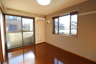 【居間・リビング】 | ほほえみABCD | リビング全景（エアコン、照明付、デザインクロス仕様）