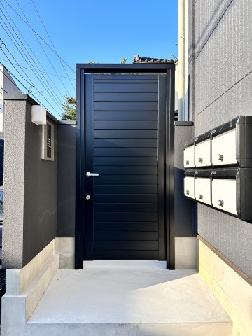 川崎市多摩区生田５丁目のアパートのエントランス