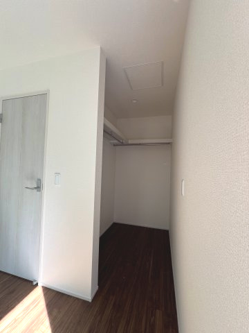 羽村市小作台4丁目　新築戸建全6棟の収納|季節物の衣類もスッキリ収納できるウォークインクロゼット付き☆