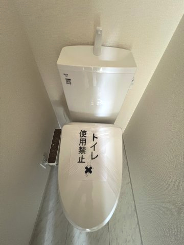 羽村市小作台4丁目　新築戸建全6棟のトイレ|2階温水シャワートイレ