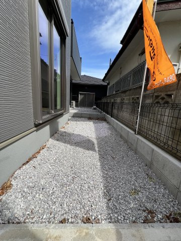 羽村市小作台4丁目　新築戸建全6棟の庭|リビングからつながるお庭空間